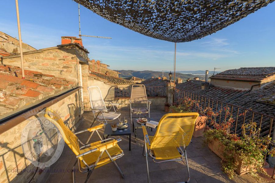 Terraced house with panoramic terrace