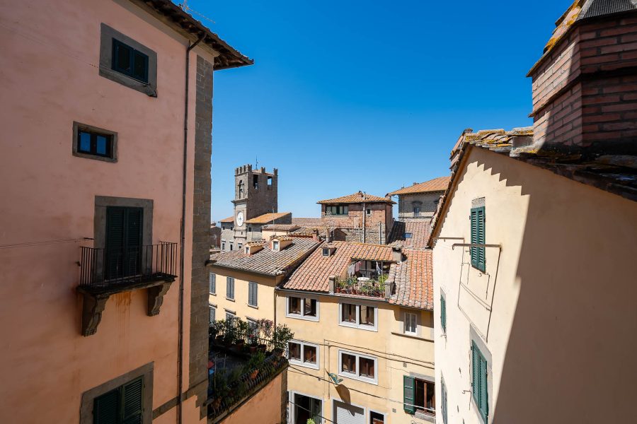 Apartment in the center with terrace