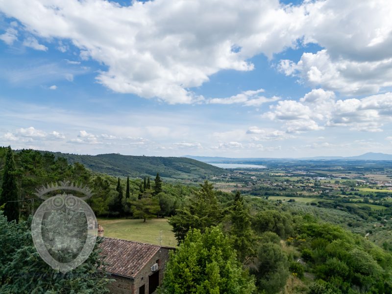 Colonica con vista lago