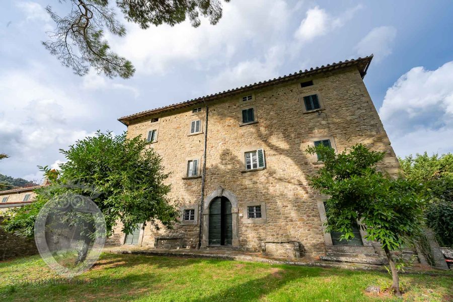 Villa padronale con piscina e colonica