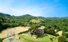 Villa padronale con piscina e colonica