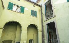 Apartment with courtyard and Dependance