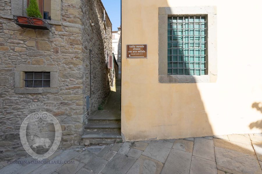 Apartment with courtyard and Dependance