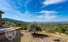 Farmhouse with view and annexes