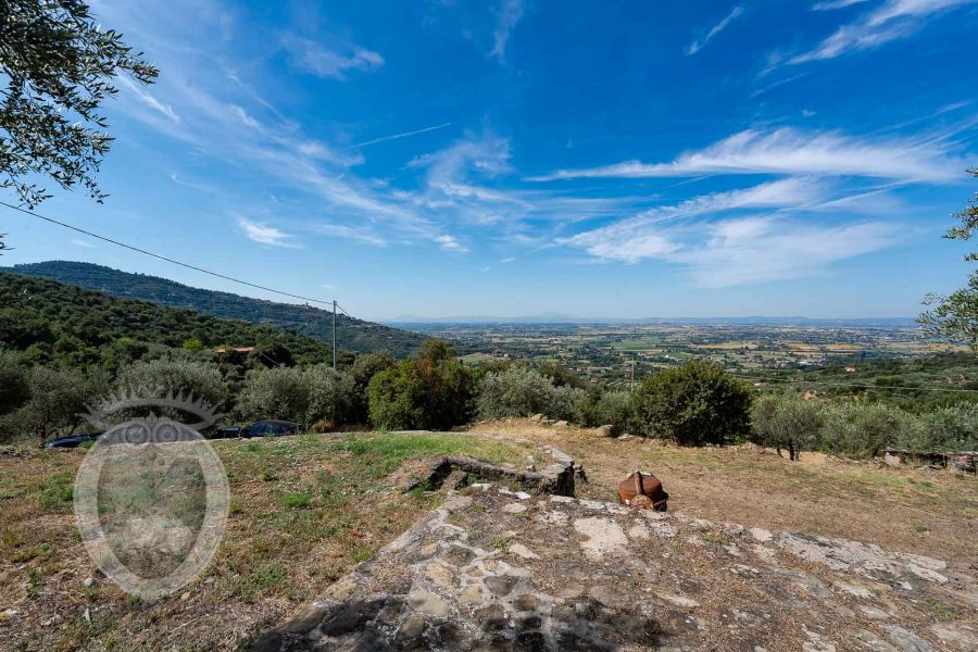 Farmhouse with view and annexes