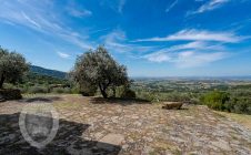 Casale con vista e annessi