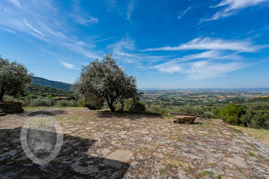 Casale con vista e annessi