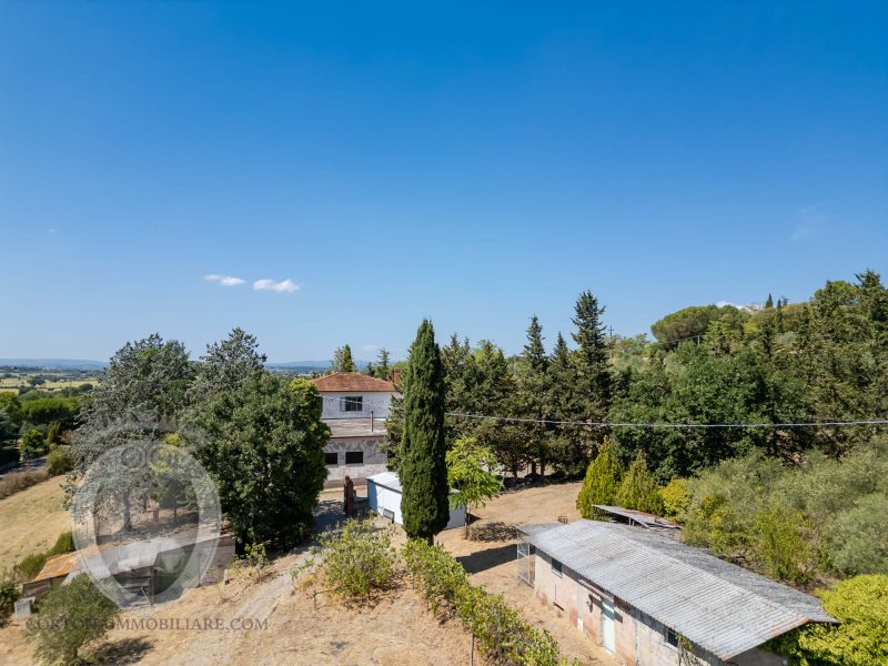 Cascina con annesso e giardino privato