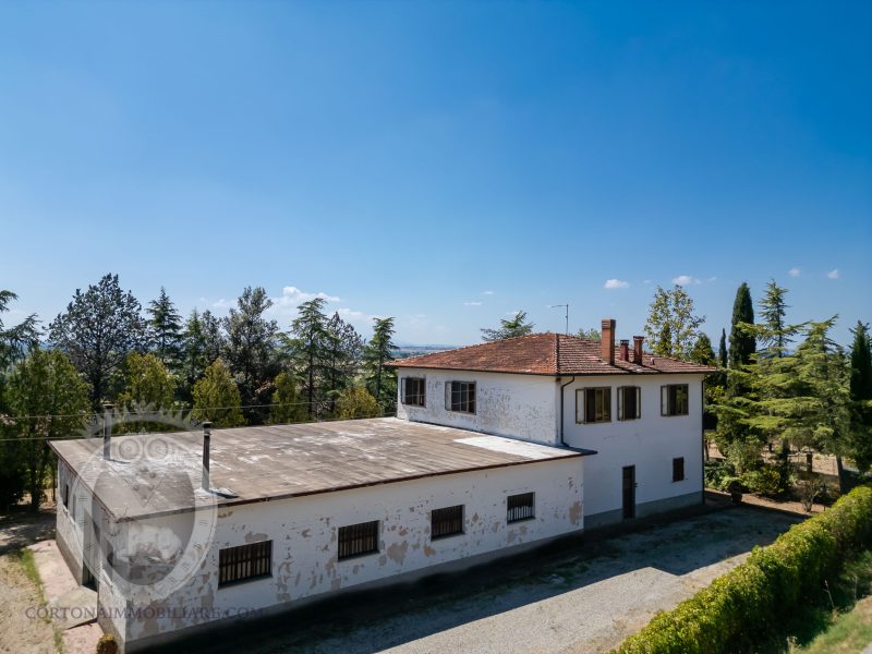 Cascina con annesso e giardino privato