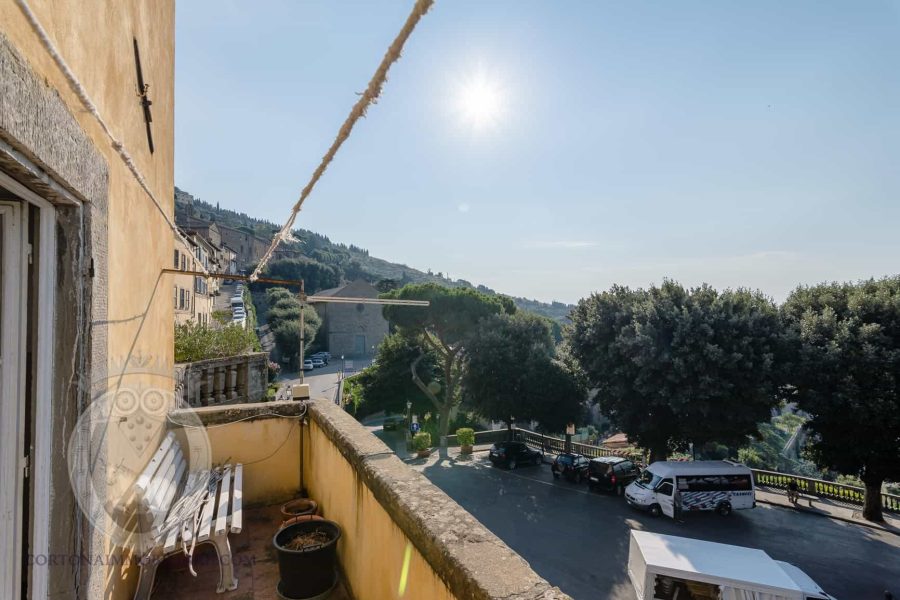 Apartment in the center with terrace