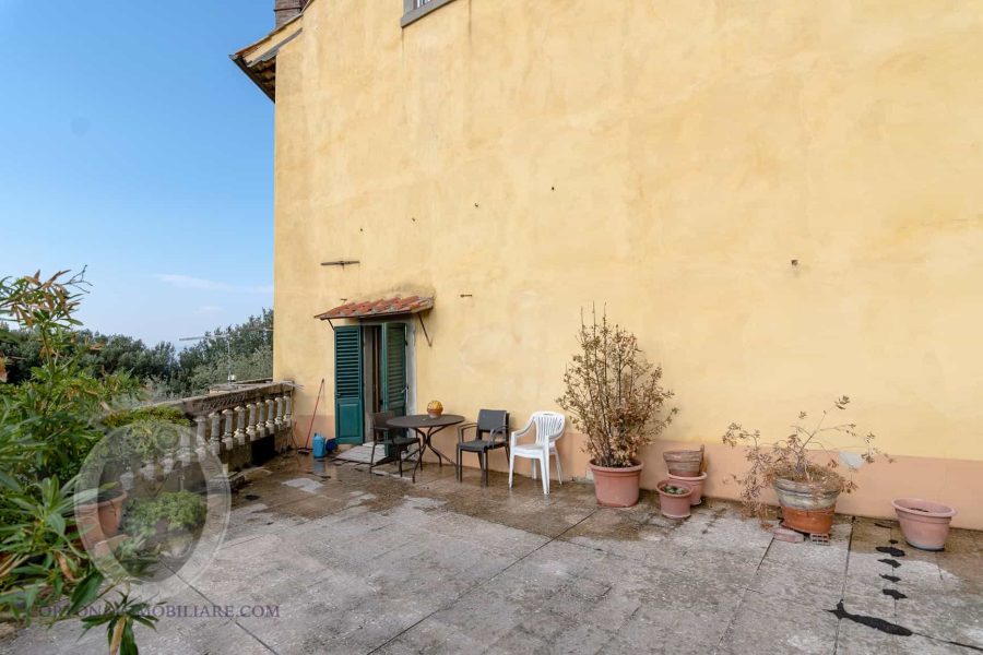 Apartment in the center with terrace