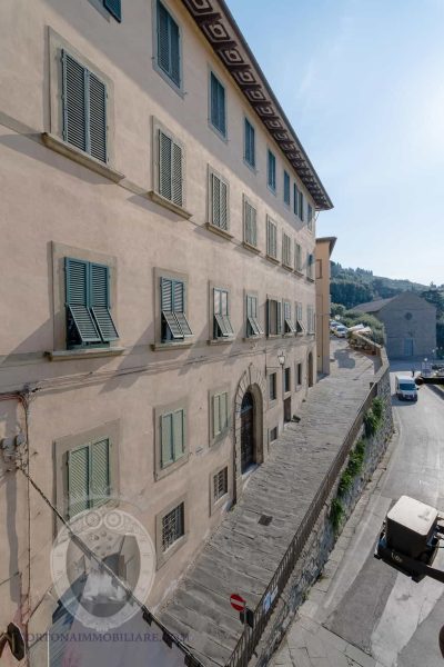 Apartment in the center with terrace