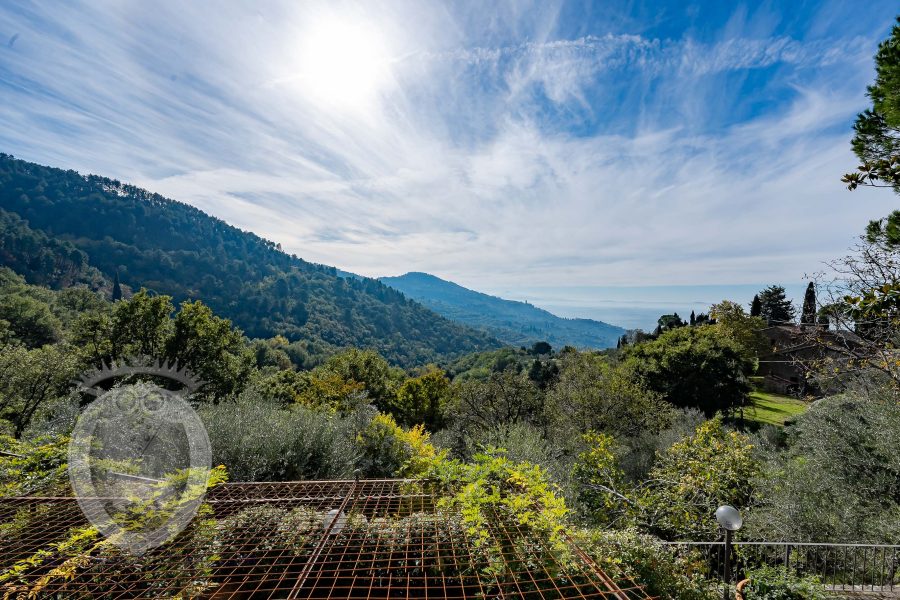 Casale in pietra panoramico