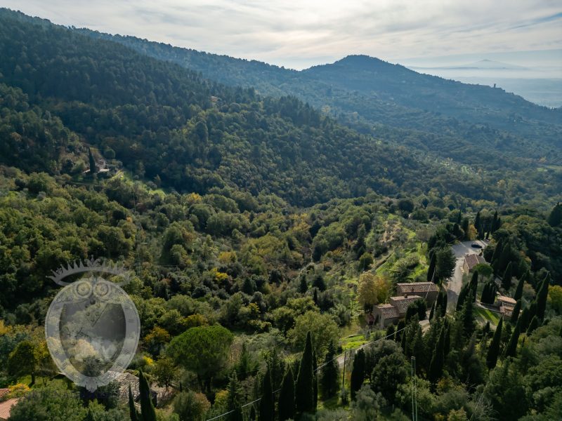 Casale in pietra panoramico