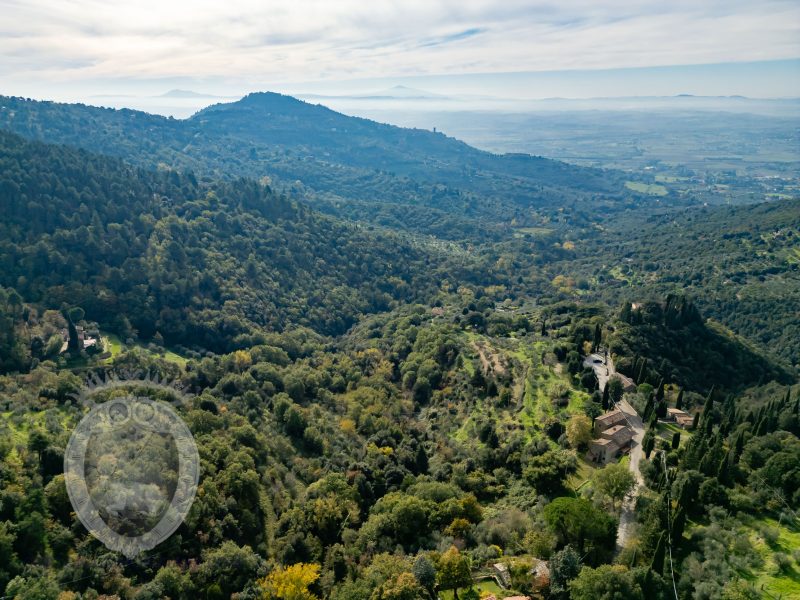 Casale in pietra panoramico