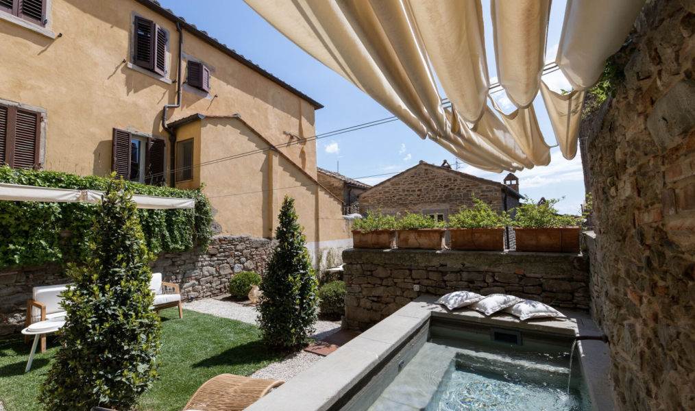 Appartamento in centro con giardino e piscina