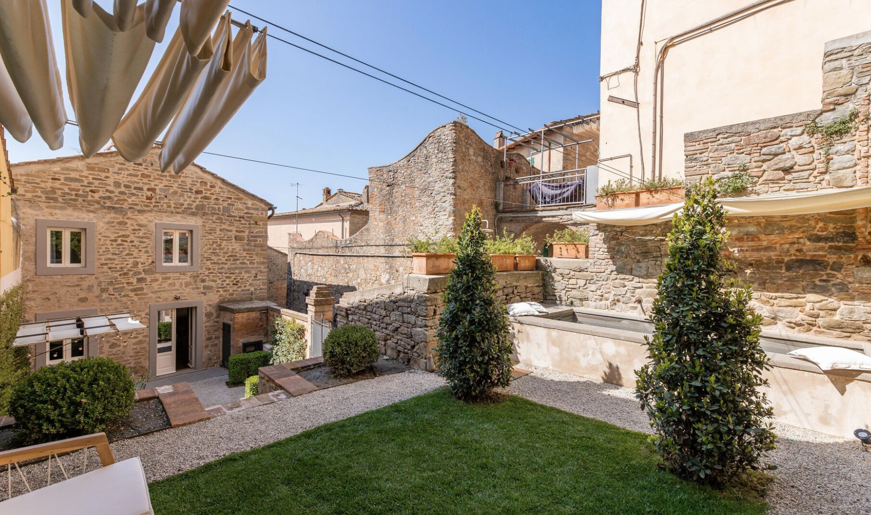 Appartamento in centro con giardino e piscina