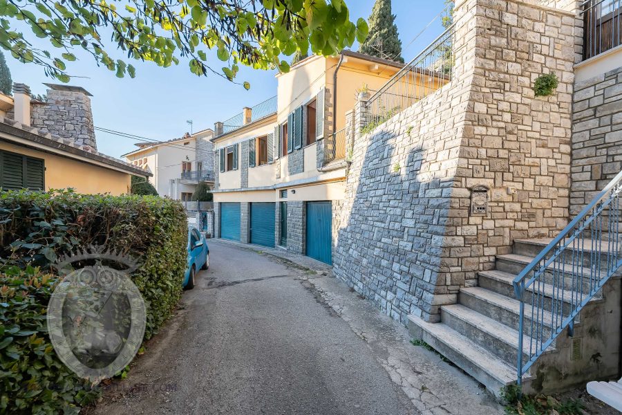 Casa indipendente con giardino e terrazza