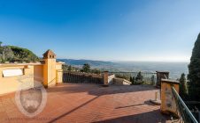 Casa indipendente con giardino e terrazza