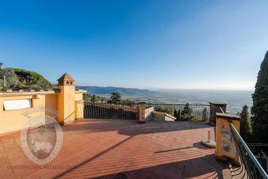 Casa indipendente con giardino e terrazza