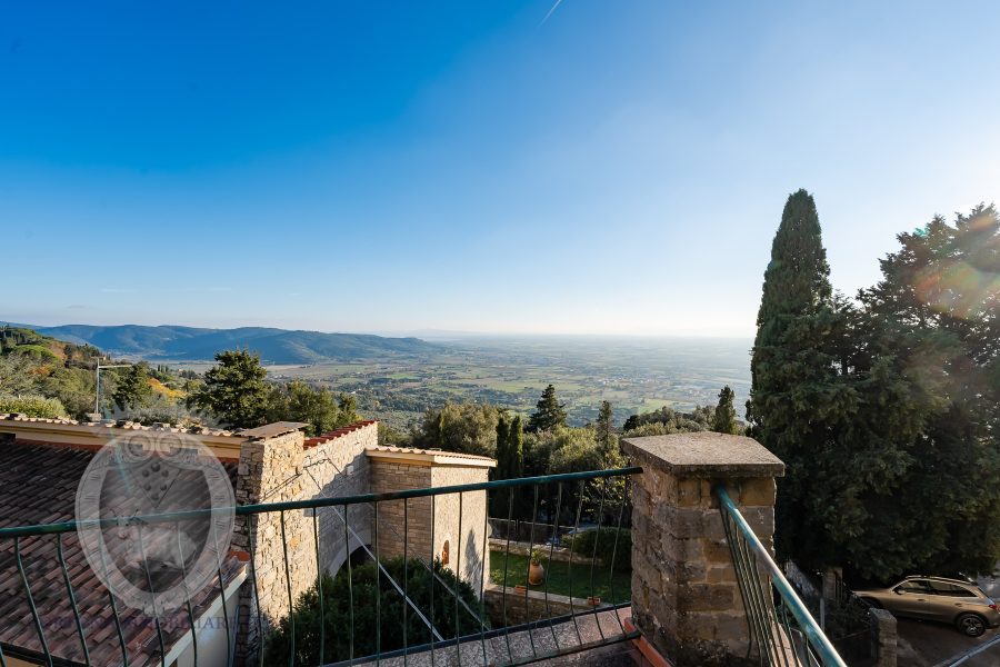 Casa indipendente con giardino e terrazza