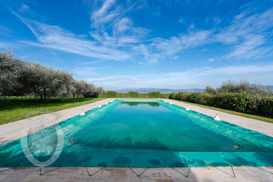 Appartamento con giardino e piscina