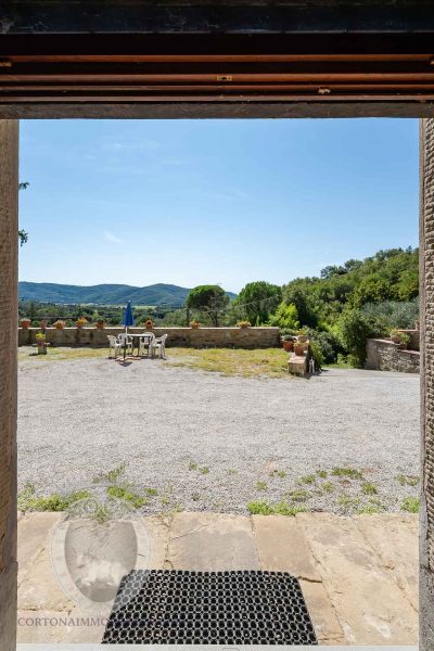 Villa con vista panoramica e terreno