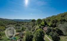 Villa con vista panoramica e terreno