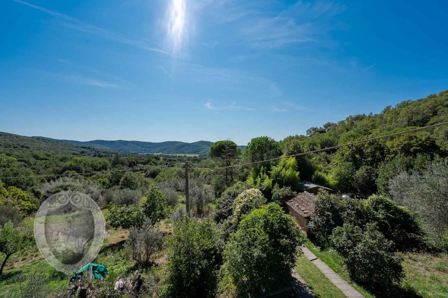 Villa con vista panoramica e terreno