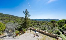 Villa con vista panoramica e terreno