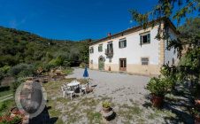 Villa con vista panoramica e terreno