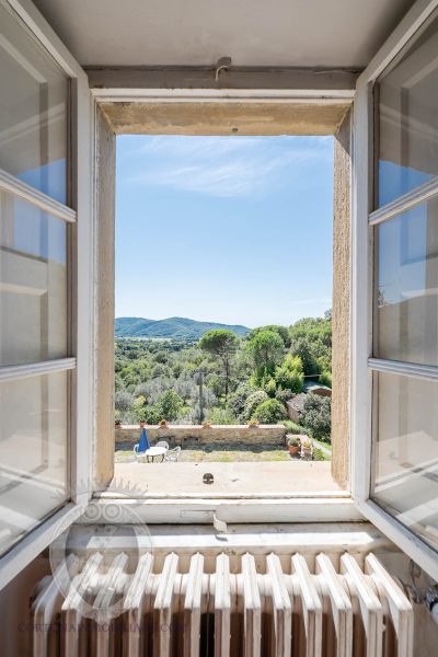 Villa con vista panoramica e terreno