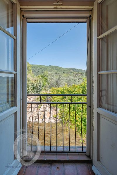 Villa con vista panoramica e terreno