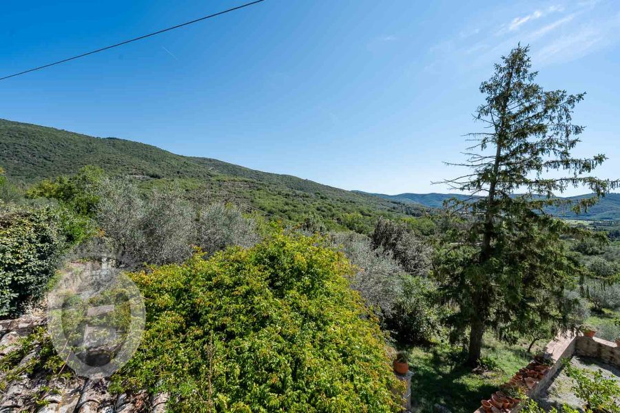 Villa con vista panoramica e terreno