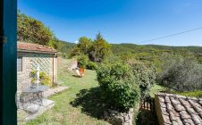 Villa con vista panoramica e terreno