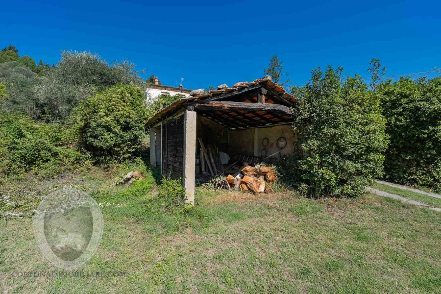 Villa con vista panoramica e terreno