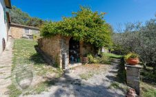 Villa con vista panoramica e terreno