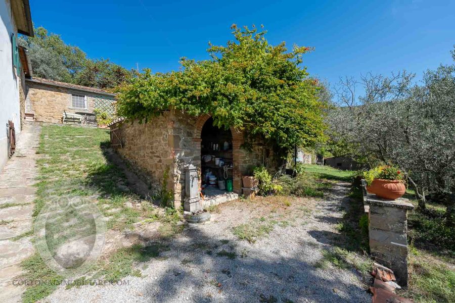 Villa con vista panoramica e terreno