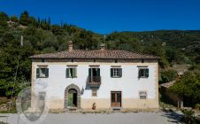 Villa con vista panoramica e terreno