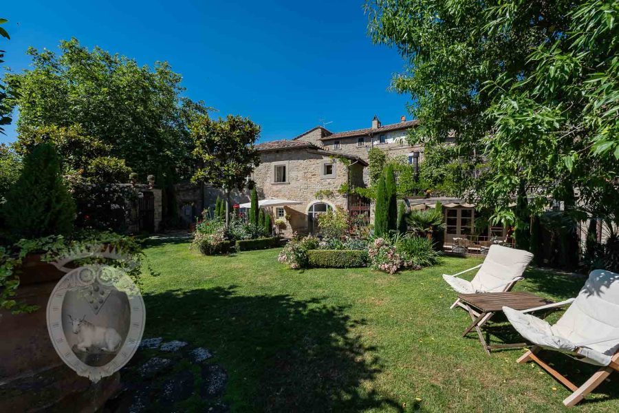 Farmhouse in the center with garden