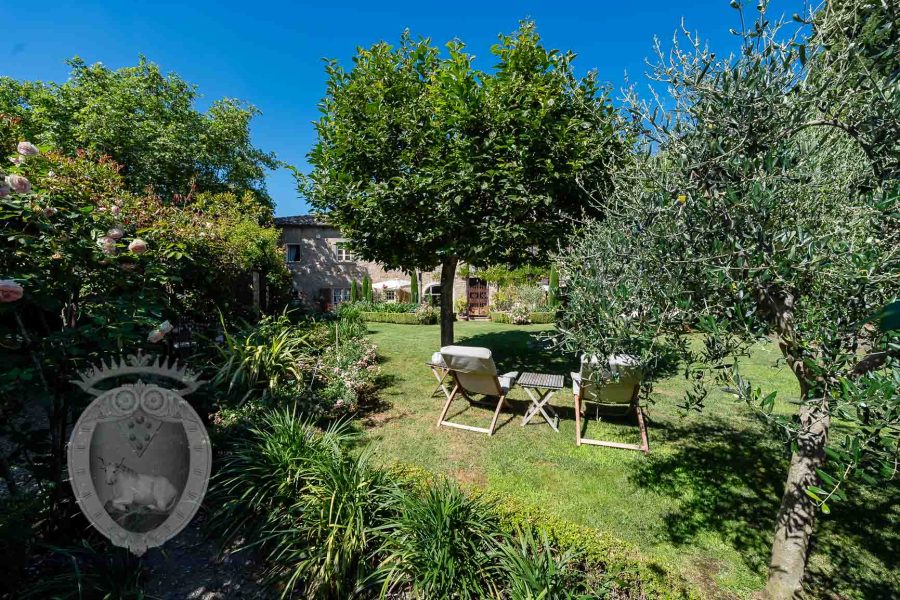 Farmhouse in the center with garden