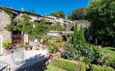 Casa colonica in centro con giardino