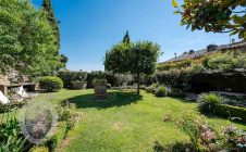 Casa colonica in centro con giardino