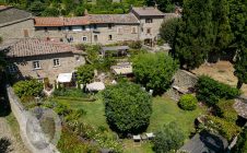 Casa colonica in centro con giardino