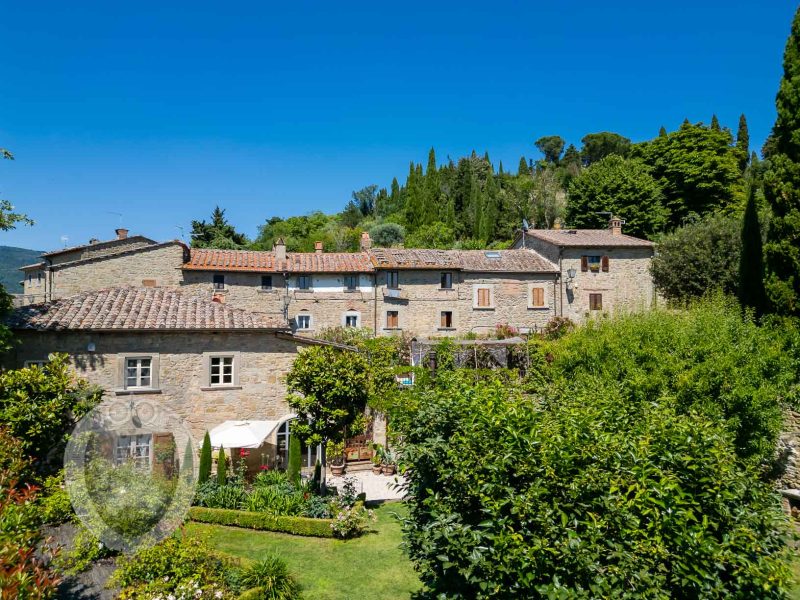 Casa colonica in centro con giardino